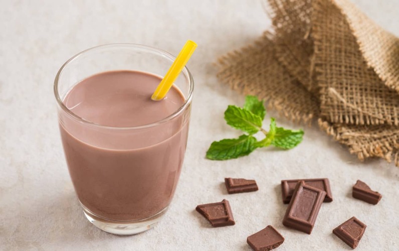 นมช็อคโกแลตดีสำหรับคุณหรือไม่? นี่คือสิ่งที่นักโภชนาการพูด